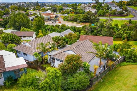 Photo of property in 2/20 Landsdale Place, Massey, Auckland, 0614