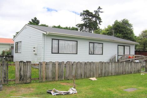 Photo of property in 3 Selak Place, Glen Eden, Auckland, 0602