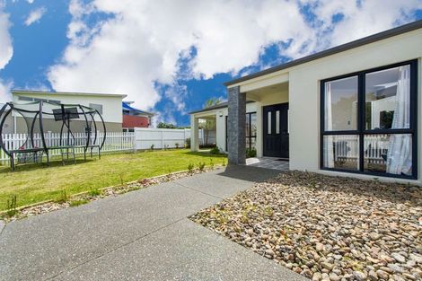 Photo of property in 19 Magee Place, East Tamaki Heights, Auckland, 2016
