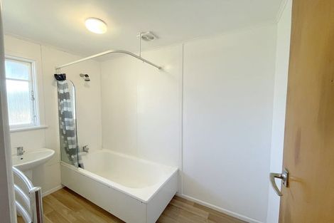 Photo of property in 43 Lynda Avenue, Paparangi, Wellington, 6037