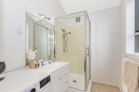 Photo of property in 9/124 Redwood Avenue, Tawa, Wellington, 5028