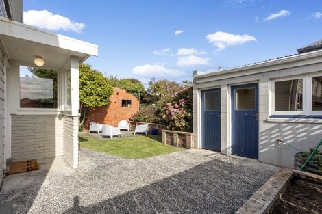 Photo of property in 120 Hargest Crescent, Saint Clair, Dunedin, 9012