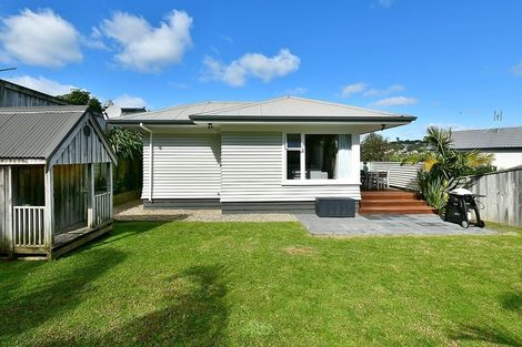 Photo of property in 2 Carento Way, Stanmore Bay, Whangaparaoa, 0932