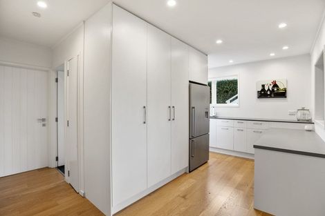 Photo of property in 84 Marine Parade, Mellons Bay, Auckland, 2014