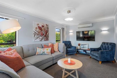 Photo of property in 15 Sonning Place, Redwood, Christchurch, 8051