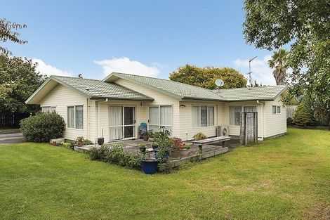 Photo of property in 8a Sandspit Road, Waiuku, 2123