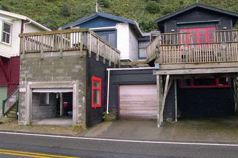 Photo of property in 404 Queens Drive, Lyall Bay, Wellington, 6022