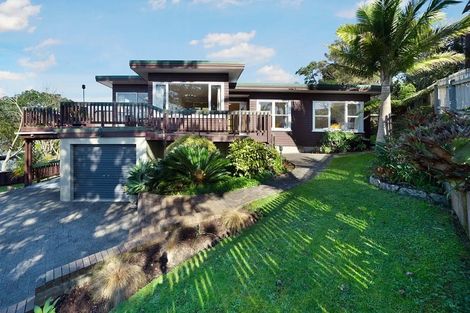 Photo of property in 28 Manhattan Heights, Glendene, Auckland, 0602
