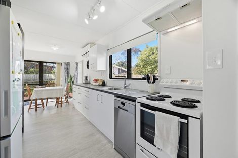 Photo of property in 32b Aquarius Drive, Kawaha Point, Rotorua, 3010