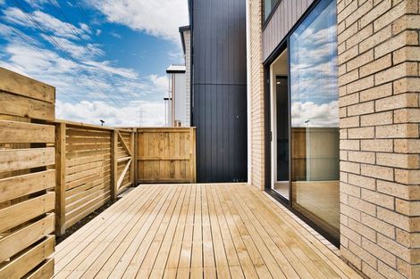 Photo of property in 10 Papai Lane, Massey, 0614