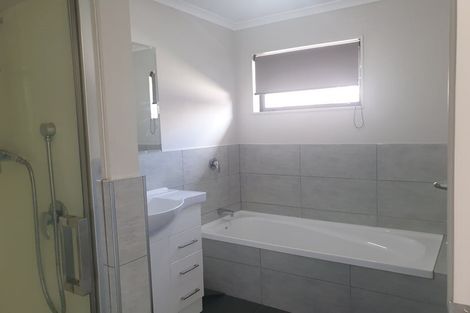 Photo of property in 33 Tarapiroe Avenue, Takanini, 2112