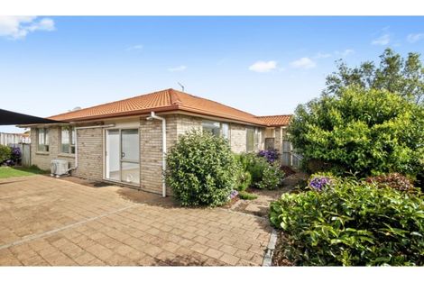 Photo of property in 2 Kathleen Reece Place, Waiuku, 2123