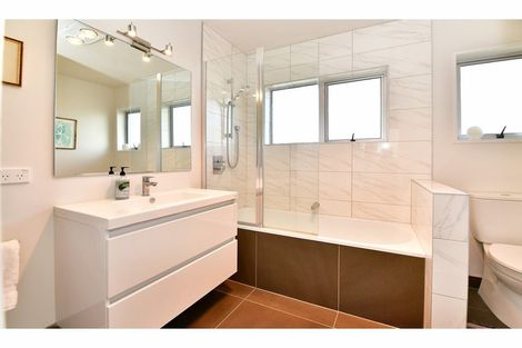 Photo of property in 18a Tower Hill, Stanmore Bay, Whangaparaoa, 0930