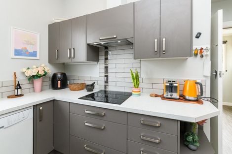 Photo of property in 25 Edgeware Road, Palmerston North, 4410