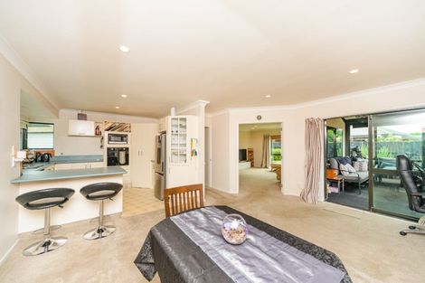 Photo of property in 27 Strachan Way, Highbury, Palmerston North, 4412