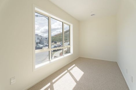 Photo of property in 7 Pine Hill Rise, Glenside, Wellington, 6037