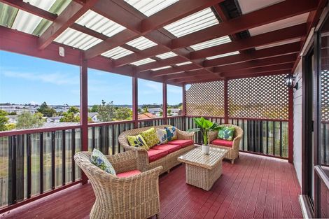 Photo of property in 1/48 Barbados Drive, Unsworth Heights, Auckland, 0632