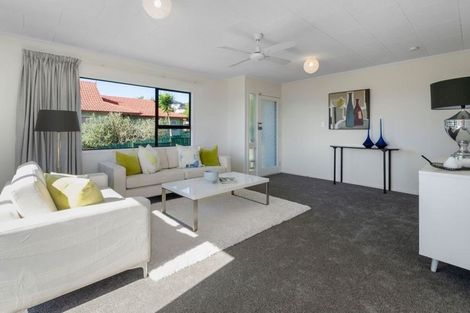 Photo of property in 16 Santiago Crescent, Unsworth Heights, Auckland, 0632