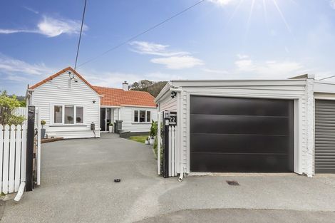 Photo of property in 22 Donald Crescent, Karori, Wellington, 6012