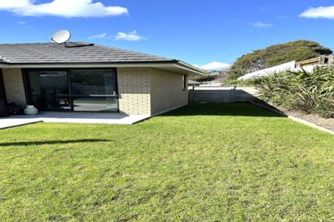 Photo of property in 17 Mooring Close, Whitby, Porirua, 5024