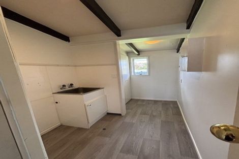Photo of property in 2 Channel View Road, Clarks Beach, Pukekohe, 2679