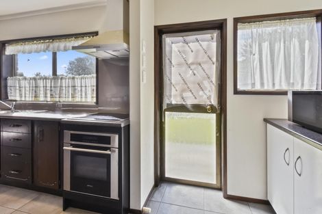 Photo of property in 18 Helms Place, Manurewa, Auckland, 2102