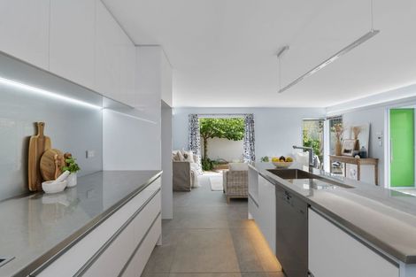 Photo of property in 64 Hewitts Road, Merivale, Christchurch, 8014
