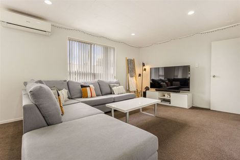 Photo of property in 98 Reynella Drive, Massey, Auckland, 0614