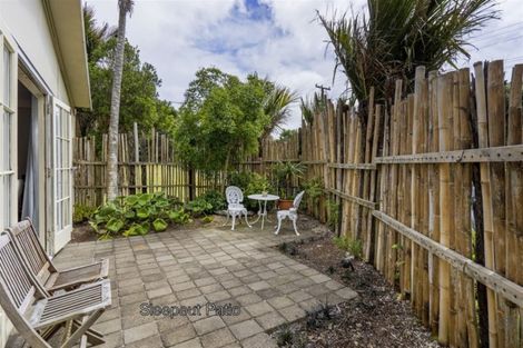 Photo of property in 39 Glenesk Road, Piha, New Lynn, 0772
