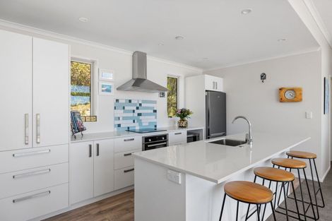 Photo of property in 5 Tama Road, Riversdale Beach, Masterton, 5872