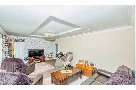 Photo of property in 14 Fairdene Avenue, Henderson, Auckland, 0610