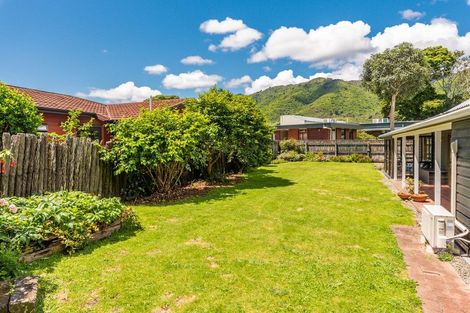 Photo of property in 17a Iti Grove, Waikanae, 5036