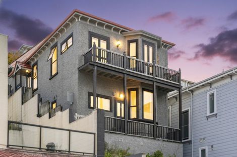 Photo of property in 2a Macdonald Crescent, Te Aro, Wellington, 6011