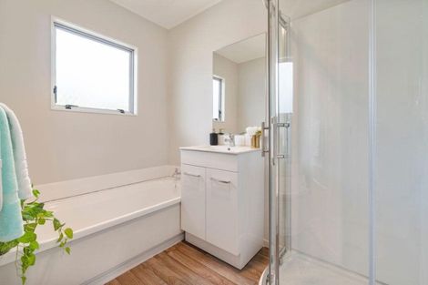 Photo of property in 25 Kervil Avenue, Te Atatu Peninsula, Auckland, 0610