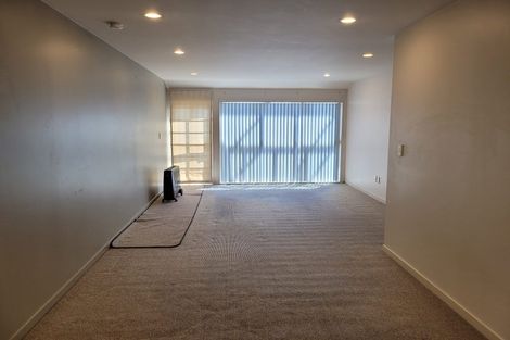 Photo of property in 152 Tasman Street, Mount Cook, Wellington, 6021