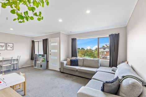 Photo of property in 2/2 Forsythe Place, Massey, Auckland, 0614