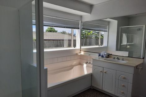 Photo of property in 9 Shenton Place, Burswood, Auckland, 2013