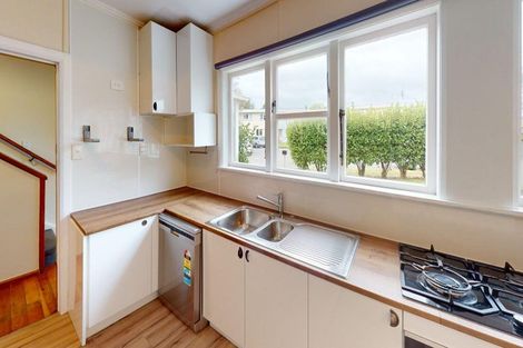 Photo of property in 11 Renfrew Place, Highbury, Palmerston North, 4412