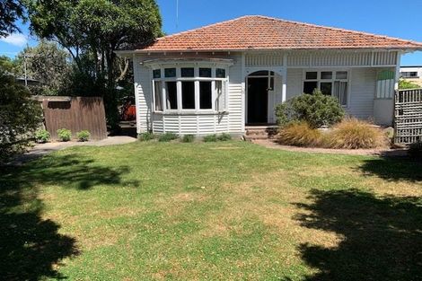 Photo of property in 17 Lyndon Street, Riccarton, Christchurch, 8011