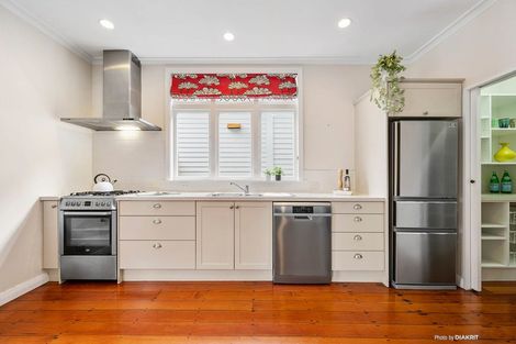 Photo of property in 43 Severn Street, Island Bay, Wellington, 6023