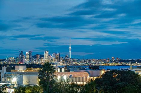 Photo of property in 16b Killarney Street, Takapuna, 0622