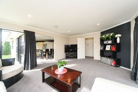 Photo of property in 6 Nevada Way, Kelvin Grove, Palmerston North, 4414