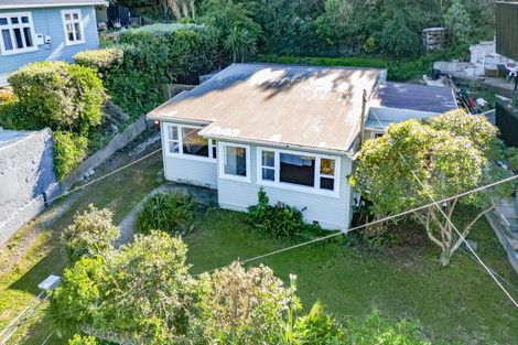 Photo of property in 14 Cave Road, Houghton Bay, Wellington, 6023