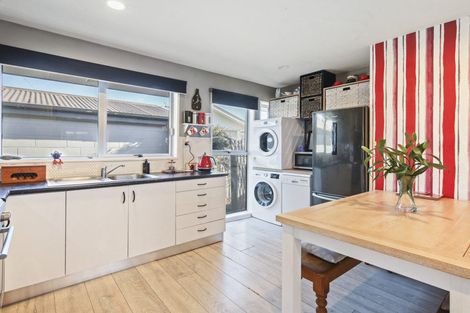 Photo of property in 140 Hay Street, Bromley, Christchurch, 8062
