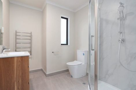 Photo of property in 10e Roberts Road, Te Atatu South, Auckland, 0610