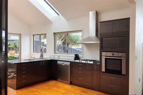 Photo of property in 8 Whitcombe Road, Bucklands Beach, Auckland, 2012