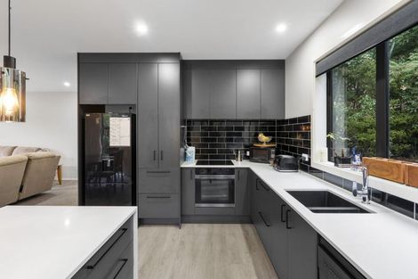 Photo of property in 61a Riverstone Drive, Riverstone Terraces, Upper Hutt, 5018