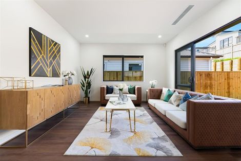 Photo of property in 17 Whakairo Crescent, Gulf Harbour, 0930
