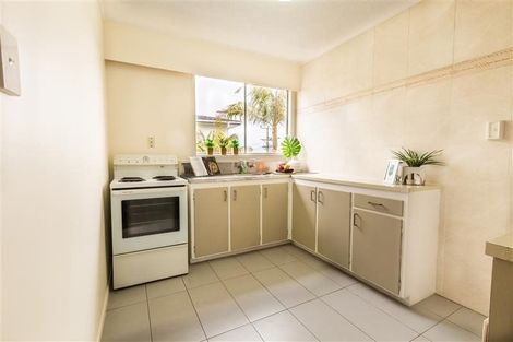 Photo of property in 2/200 Chivalry Road, Glenfield, Auckland, 0629