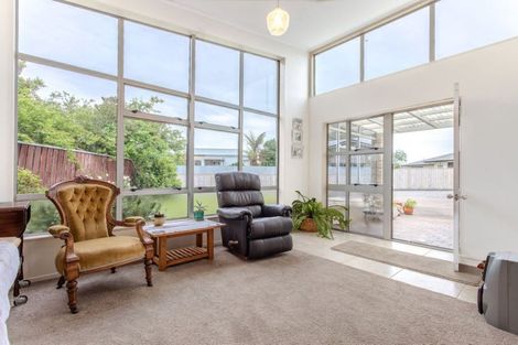 Photo of property in 63 Mcphee Street, Dannevirke, 4930